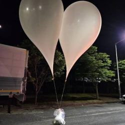 North Korea sends balloons filled with waste into the South 2